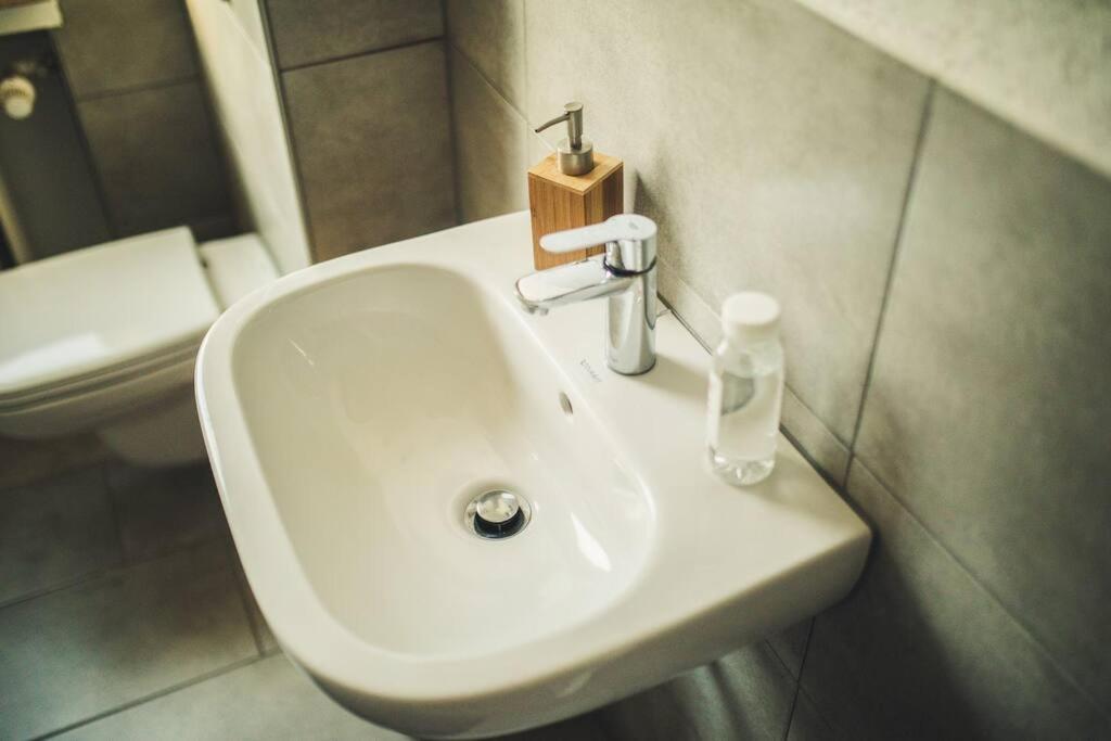 Wunderschoene Neue 3,5 Zimmerwohnung Naehe Kassel Bis 4 Erwachsene 3 Kinder Fuldatal Zewnętrze zdjęcie